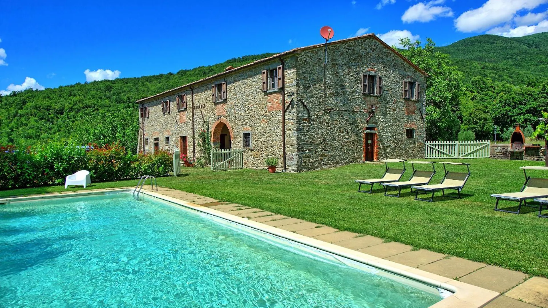 Villa Poggiolino By Posarellivillas Chitignano Italy