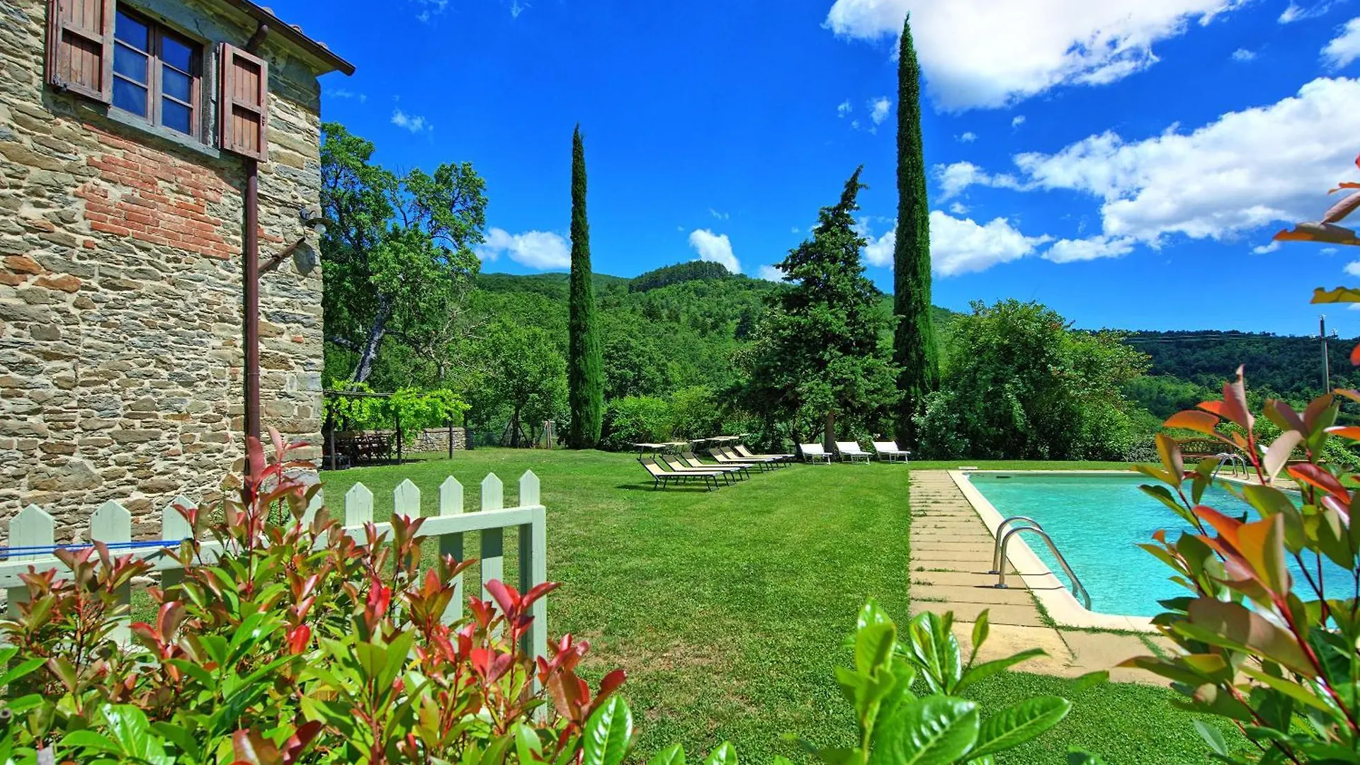 Poggiolino By Posarellivillas location